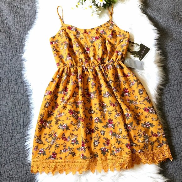 Love, Nickie Lew Dresses & Skirts - NWT Love, Nickie Lew Floral Fit & Flare Cami Dress